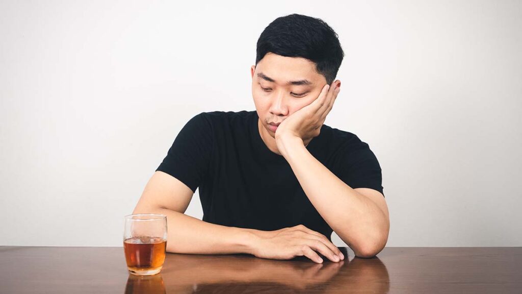 เป็นโควิด-19 กินเหล้า เบียร์ ไวน์ และเครื่องดื่มแอลกอฮอล์อื่นได้ไหม