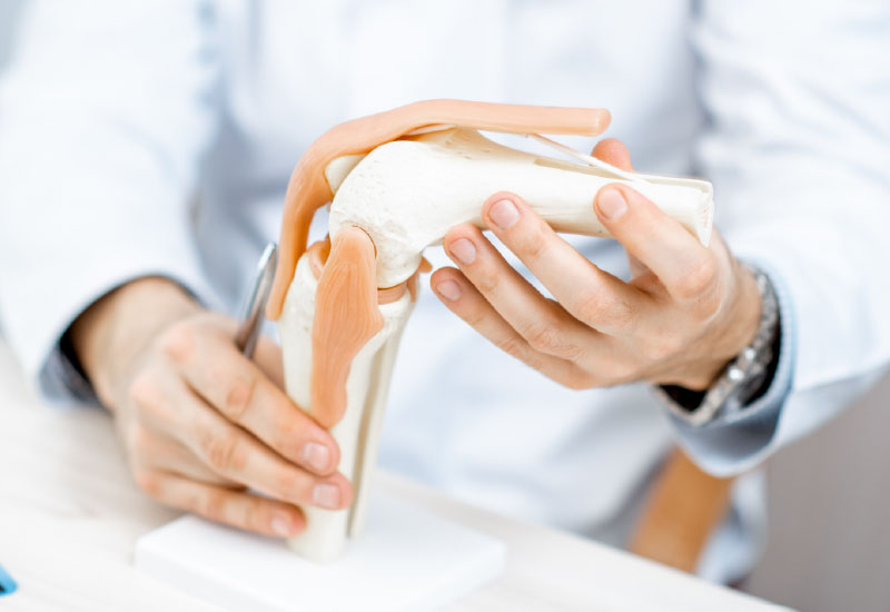 ปวดเข่า ข้อเข่าเสื่อม สาเหตุ อาการ วิธีรักษาโดยการแพทย์จีน