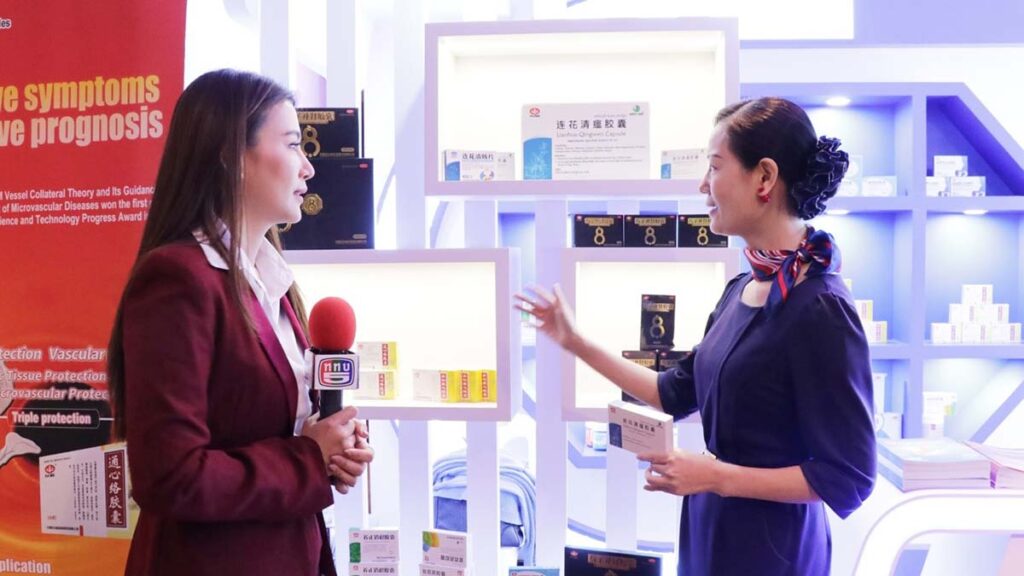 พูดคุยสัมภาษณ์กับนักข่าวจากช่องททบ. 5